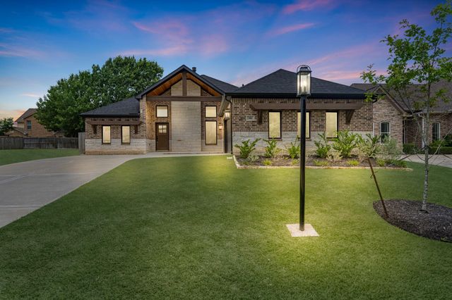 106 Wyndemere Drive, Montgomery, TX 77356