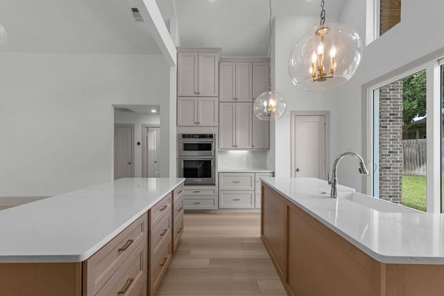 106 Wyndemere Drive, Montgomery, TX 77356
