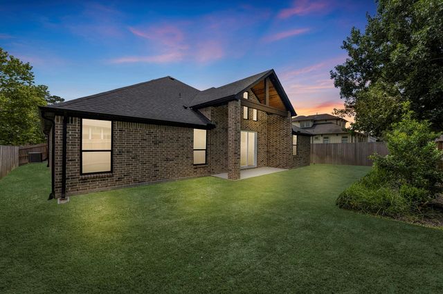 106 Wyndemere Drive, Montgomery, TX 77356