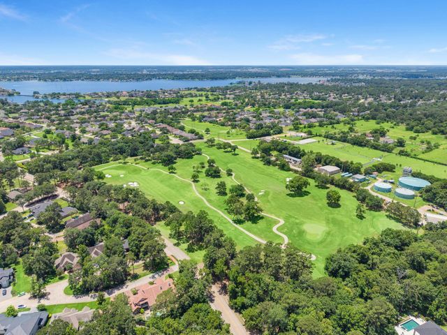 106 Wyndemere Drive, Montgomery, TX 77356