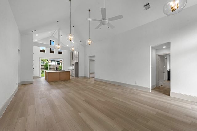 106 Wyndemere Drive, Montgomery, TX 77356