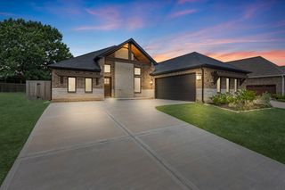 106 Wyndemere Drive, Montgomery, TX 77356