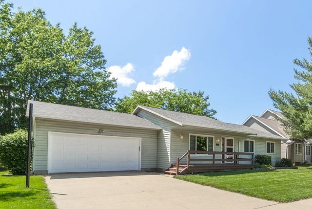711 Hearthside Drive, Cedar Falls, IA 50613