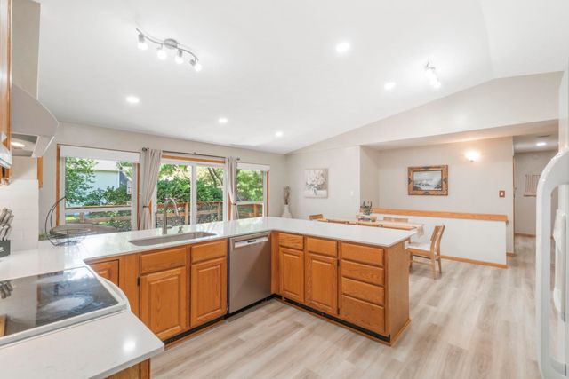 711 Hearthside Drive, Cedar Falls, IA 50613