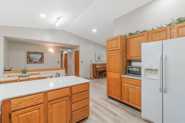 711 Hearthside Drive, Cedar Falls, IA 50613