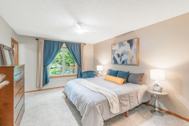 711 Hearthside Drive, Cedar Falls, IA 50613