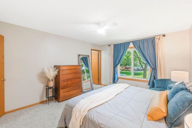 711 Hearthside Drive, Cedar Falls, IA 50613