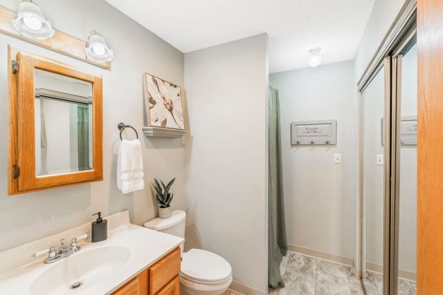 711 Hearthside Drive, Cedar Falls, IA 50613