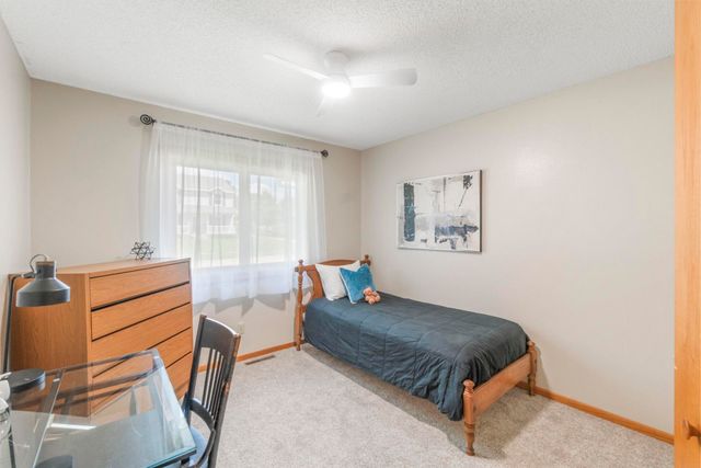 711 Hearthside Drive, Cedar Falls, IA 50613