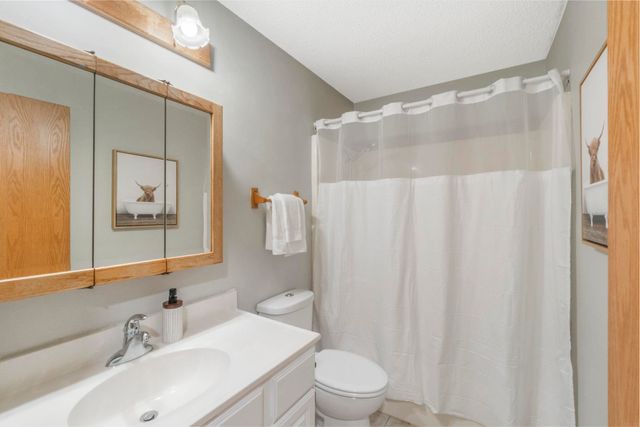 711 Hearthside Drive, Cedar Falls, IA 50613