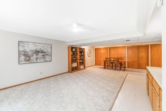 711 Hearthside Drive, Cedar Falls, IA 50613