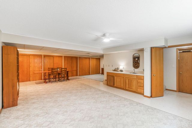 711 Hearthside Drive, Cedar Falls, IA 50613