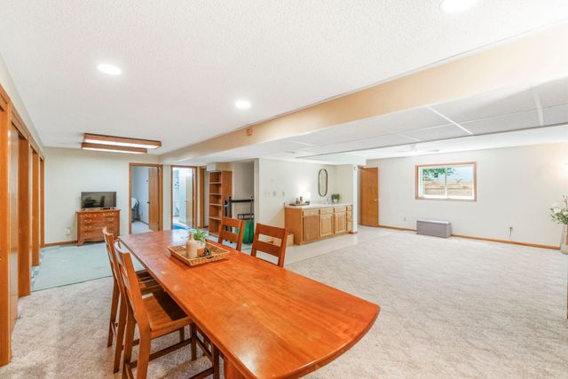 711 Hearthside Drive, Cedar Falls, IA 50613