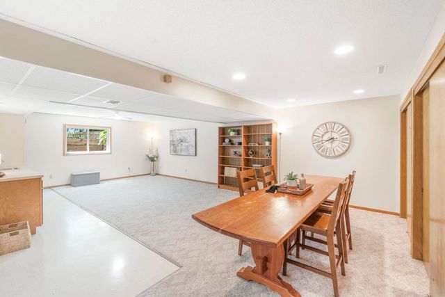 711 Hearthside Drive, Cedar Falls, IA 50613