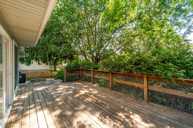 711 Hearthside Drive, Cedar Falls, IA 50613