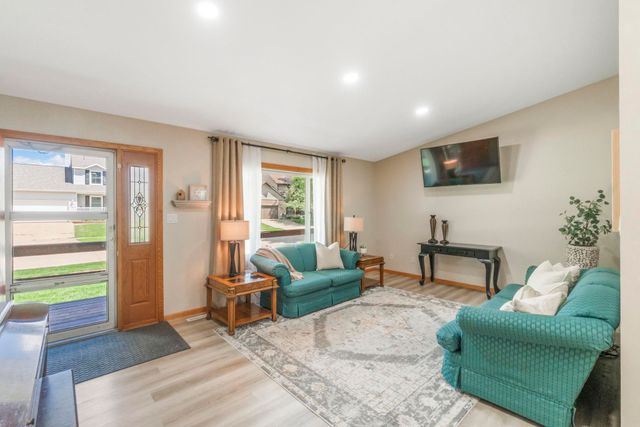 711 Hearthside Drive, Cedar Falls, IA 50613