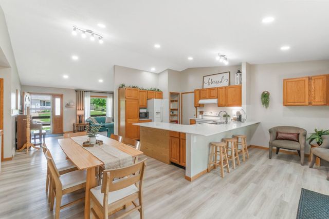 711 Hearthside Drive, Cedar Falls, IA 50613