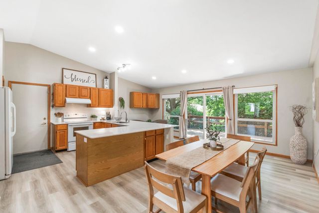 711 Hearthside Drive, Cedar Falls, IA 50613