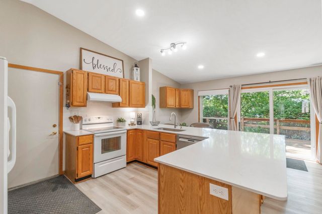 711 Hearthside Drive, Cedar Falls, IA 50613