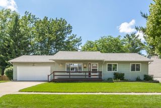 711 Hearthside Drive, Cedar Falls, IA 50613
