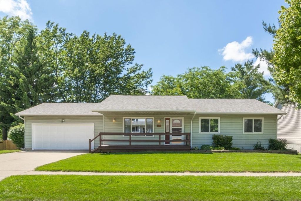 711 Hearthside Drive, Cedar Falls, IA 50613