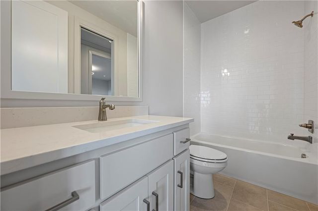 11807 W 181st Terrace, Overland Park, KS 66013