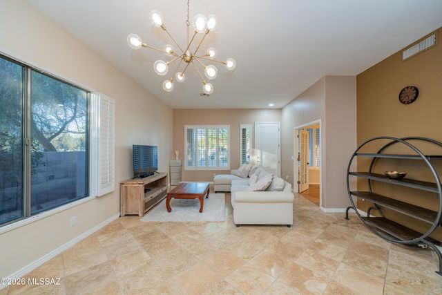 241 W Carlynn Cliff Place, Oro Valley, AZ 85755