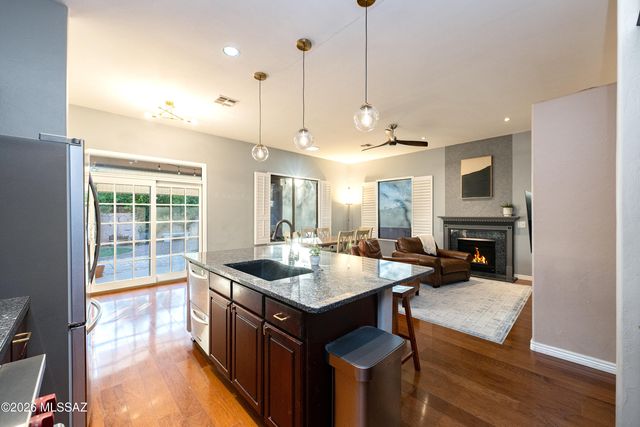 241 W Carlynn Cliff Place, Oro Valley, AZ 85755