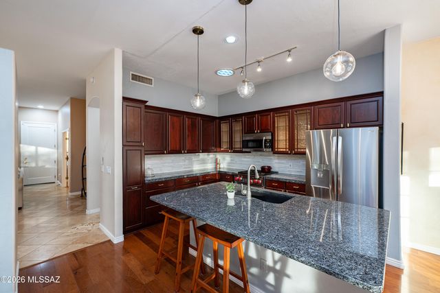 241 W Carlynn Cliff Place, Oro Valley, AZ 85755