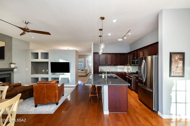 241 W Carlynn Cliff Place, Oro Valley, AZ 85755