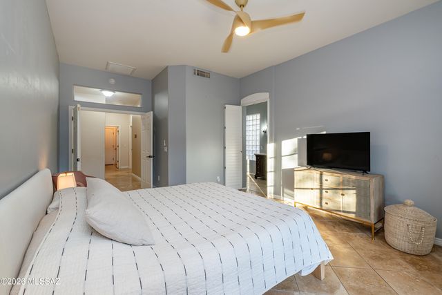 241 W Carlynn Cliff Place, Oro Valley, AZ 85755