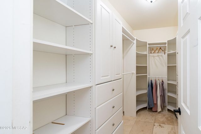 241 W Carlynn Cliff Place, Oro Valley, AZ 85755