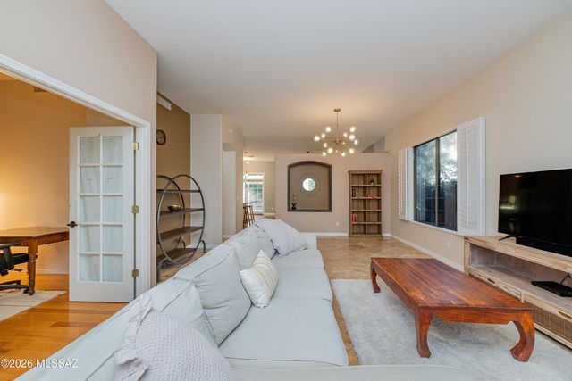 241 W Carlynn Cliff Place, Oro Valley, AZ 85755