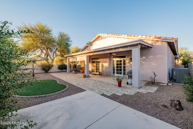 241 W Carlynn Cliff Place, Oro Valley, AZ 85755