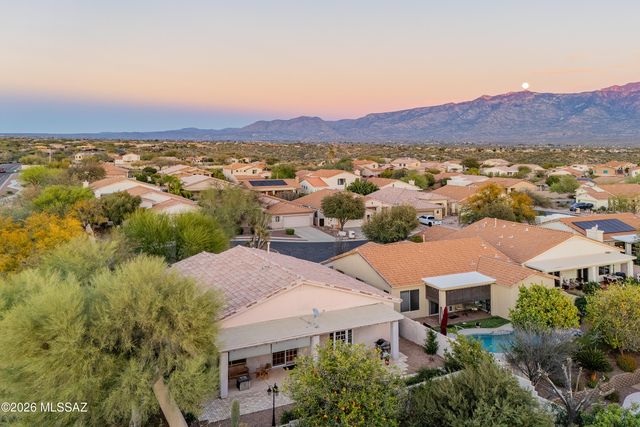 241 W Carlynn Cliff Place, Oro Valley, AZ 85755