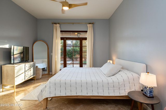 241 W Carlynn Cliff Place, Oro Valley, AZ 85755