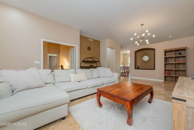 241 W Carlynn Cliff Place, Oro Valley, AZ 85755