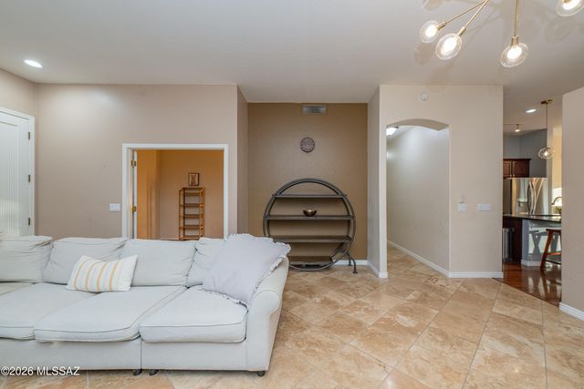 241 W Carlynn Cliff Place, Oro Valley, AZ 85755