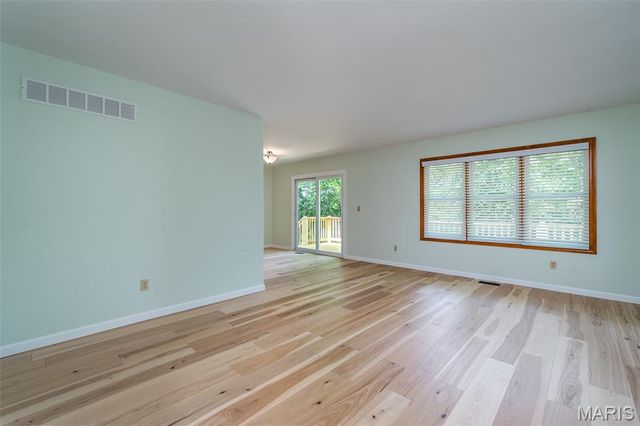 25 Madison Avenue, Washington, MO 63090