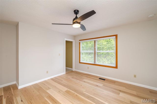 25 Madison Avenue, Washington, MO 63090