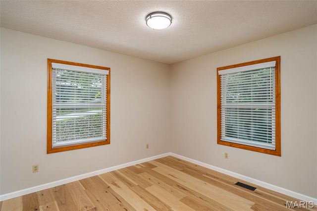 25 Madison Avenue, Washington, MO 63090