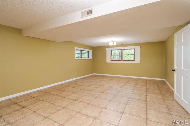 25 Madison Avenue, Washington, MO 63090