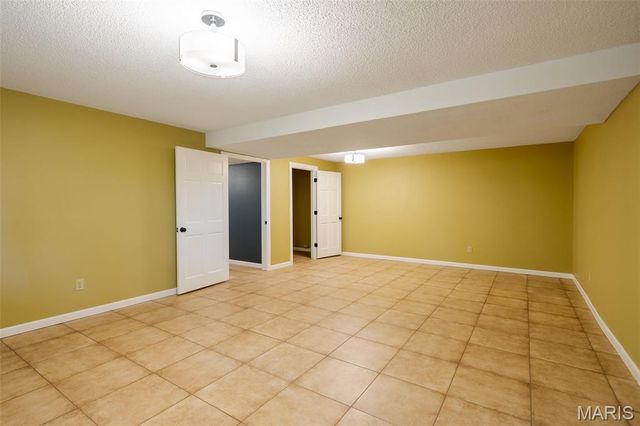 25 Madison Avenue, Washington, MO 63090
