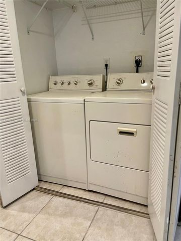 8020 SW 17th Place 35, Davie, FL 33324