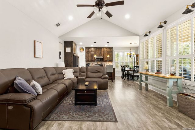 950 Live Oak Dr, Spring Branch, TX 78070
