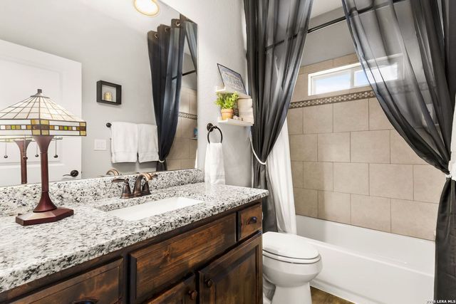 950 Live Oak Dr, Spring Branch, TX 78070