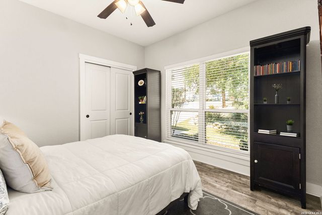 950 Live Oak Dr, Spring Branch, TX 78070