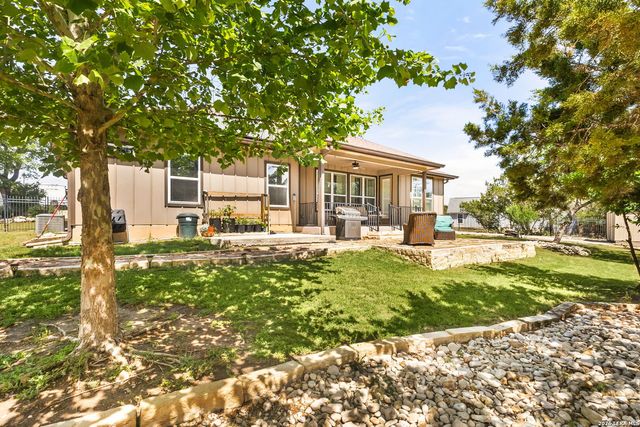 950 Live Oak Dr, Spring Branch, TX 78070