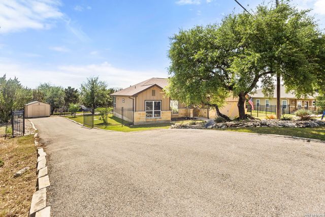 950 Live Oak Dr, Spring Branch, TX 78070