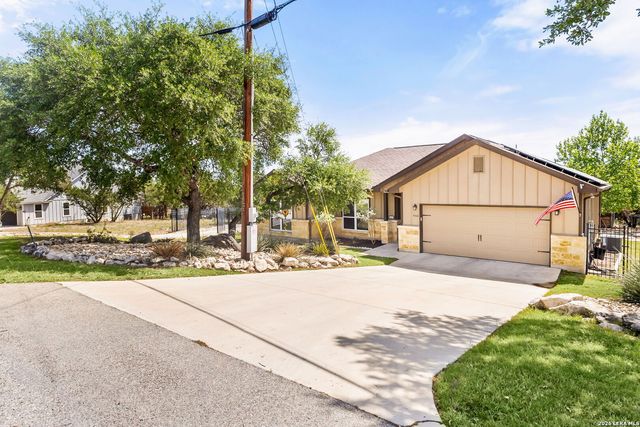 950 Live Oak Dr, Spring Branch, TX 78070